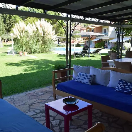 Simatos αpartments & דירה