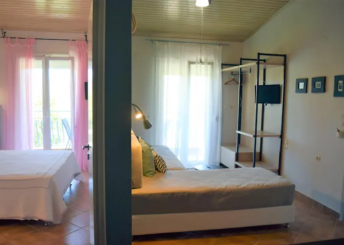 Simatos αpartments & * アルゴストリオン