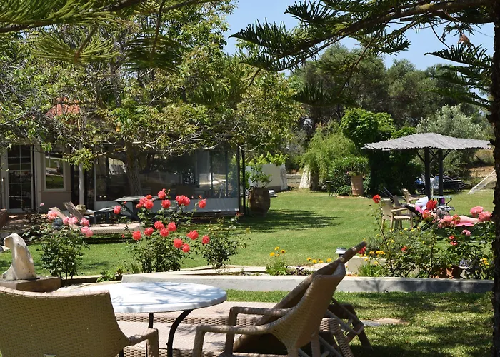 Simatos αpartments & * アルゴストリオン